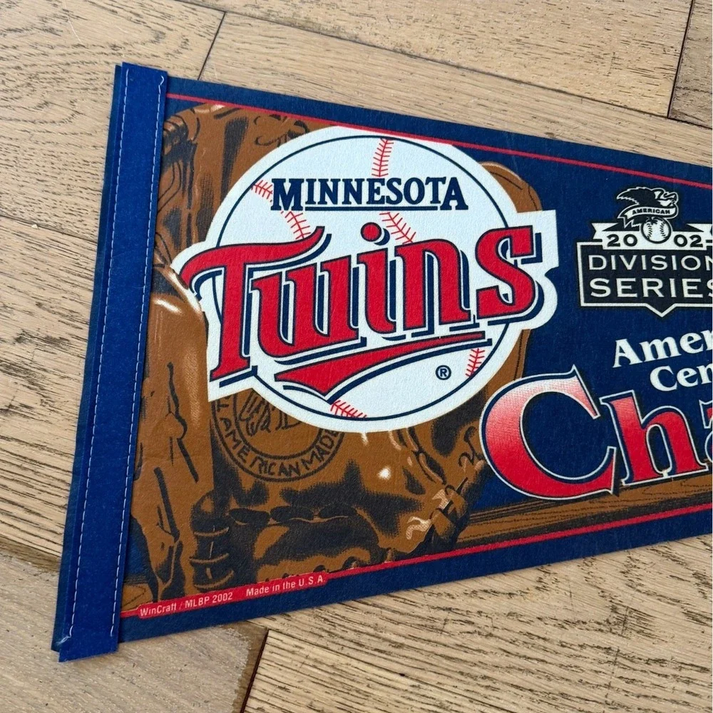 Minnesota Twins 2002‎ American League Central Division Champions Pennant Flag